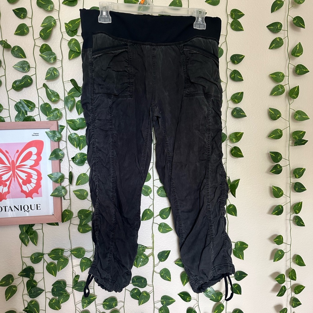 lululemon athletica Black Cargo Pants tencel cool fabric size 10 - Picture 2 of 6